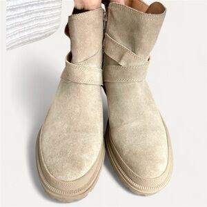 LUCKY BRAND Tan Suede buckled Ankle Boots